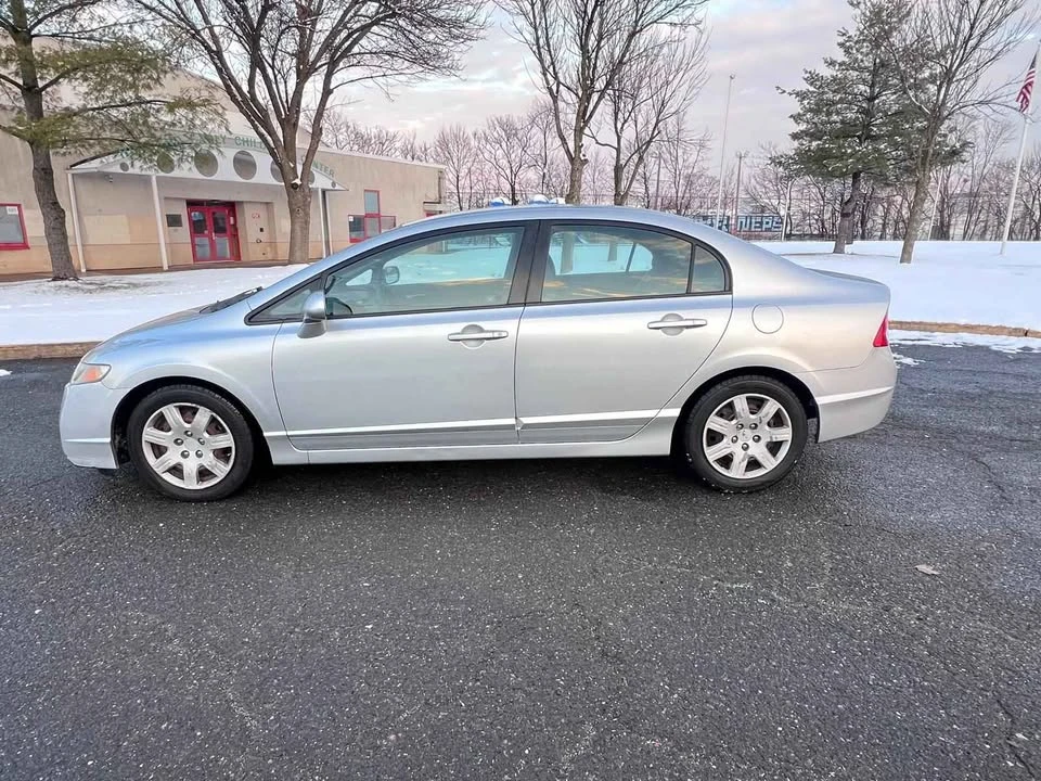 2011 Honda Civic 8th Gen - Image 3 of 14