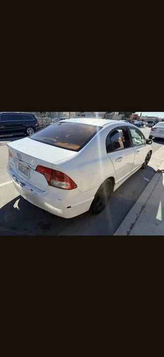 2011 Honda Civic 8th Gen - Image 2 of 8