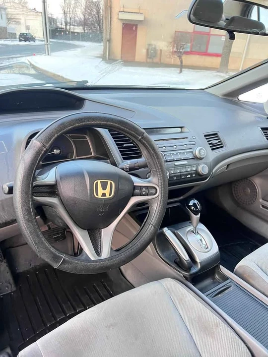 2011 Honda Civic 8th Gen - Image 8 of 14