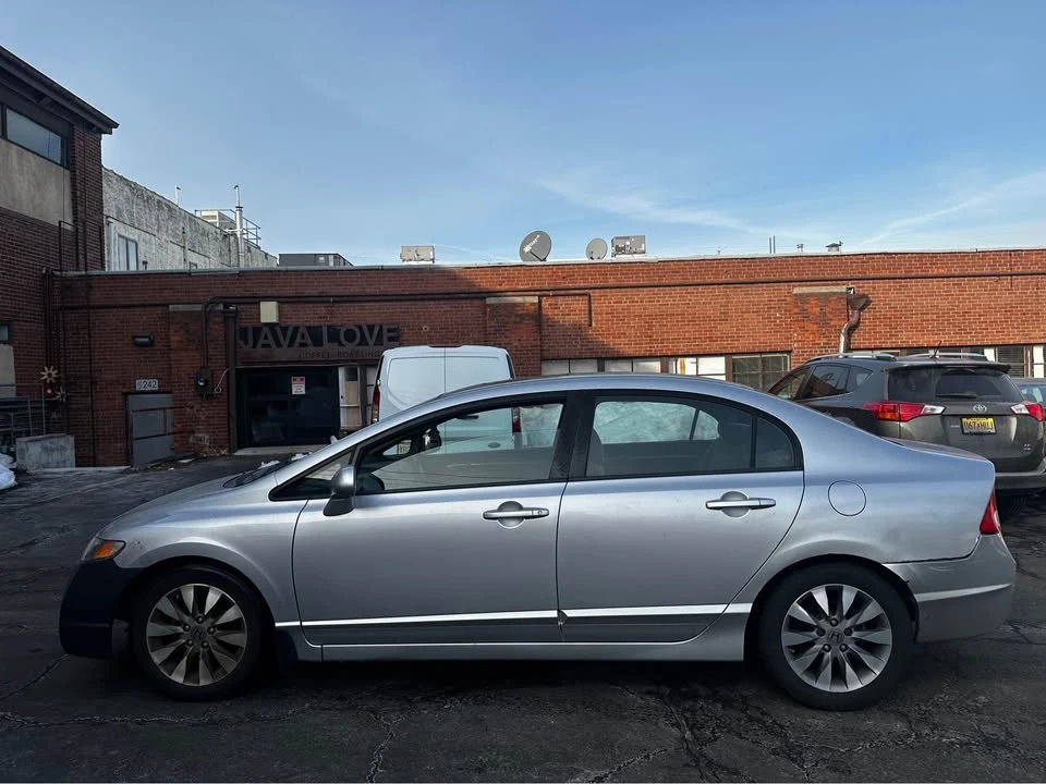 2011 Honda Civic 8th Gen - Image 8 of 19