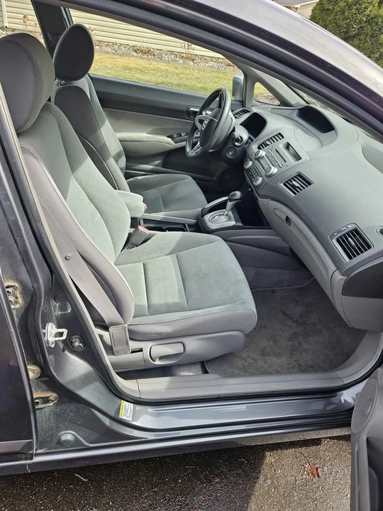 2011 Honda Civic 8th Gen - Image 5 of 9
