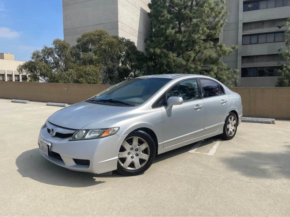 2011 Honda Civic 8th Gen - Image 2 of 10