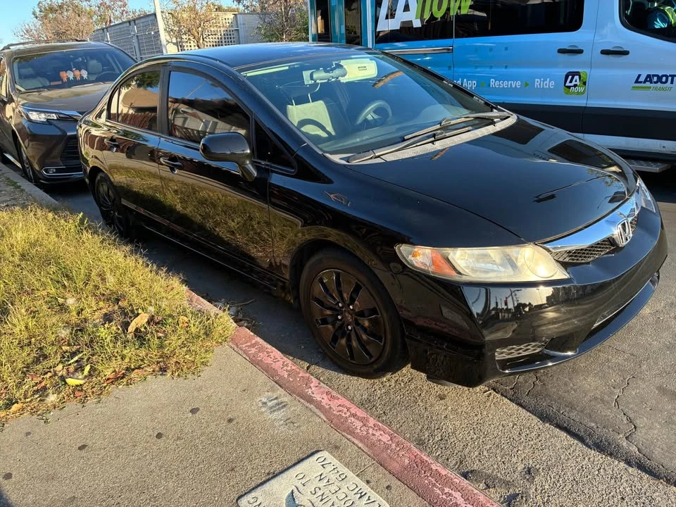 2011 Honda Civic 8th Gen - Image 3 of 12
