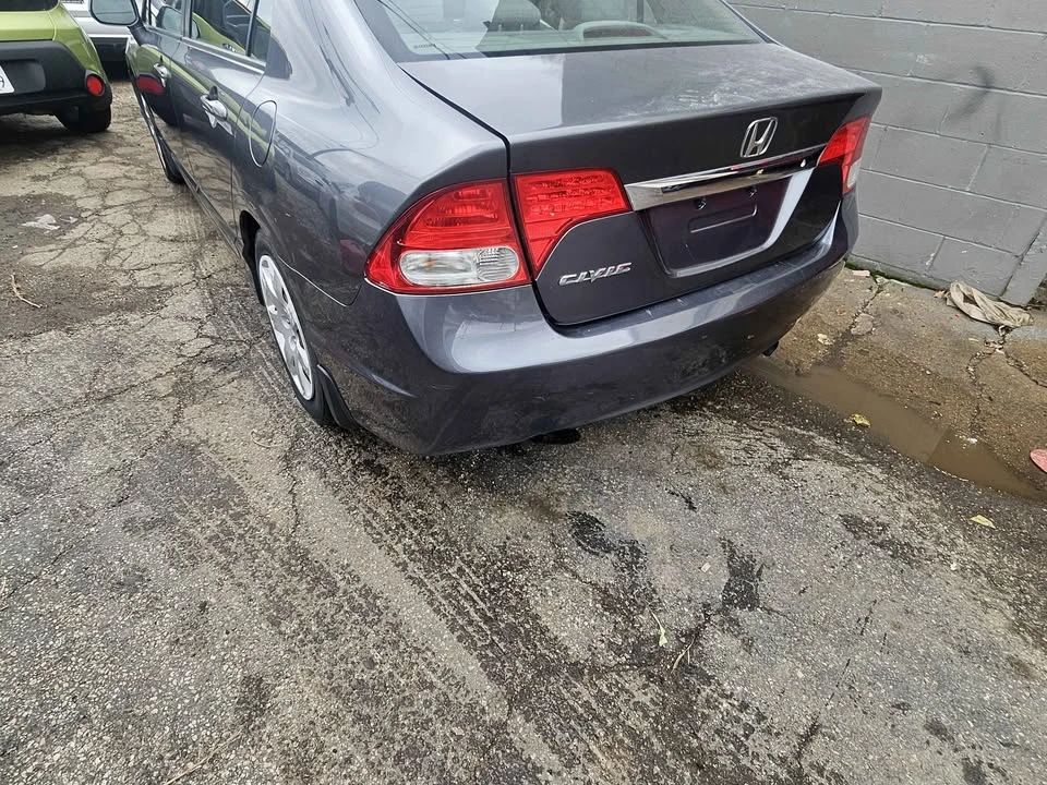 2011 Honda Civic 8th Gen - Image 3 of 8