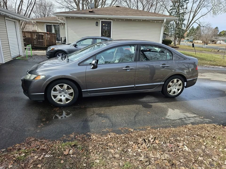 2011 Honda Civic 8th Gen - Image 3 of 9
