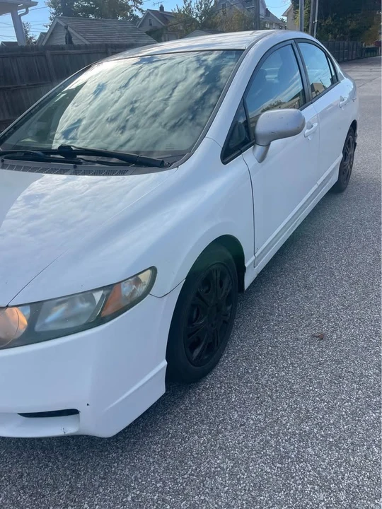 2011 Honda Civic 8th Gen - Image 2 of 7