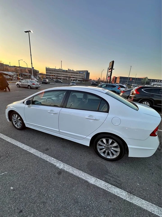 2011 Honda Civic 8th Gen - Image 2 of 17