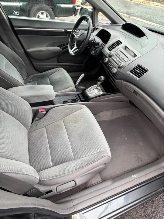2011 Honda Civic 8th Gen - Image 4 of 5