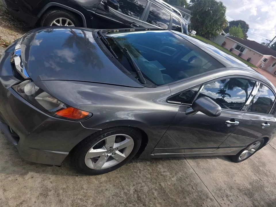 2011 Honda Civic 8th Gen - Image 3 of 5