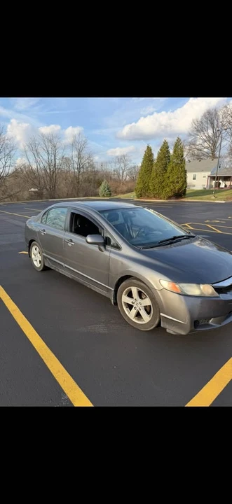 2011 Honda Civic 8th Gen - Image 3 of 7