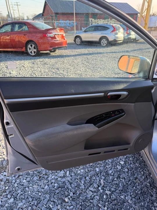 2011 Honda Civic 8th Gen - Image 10 of 15
