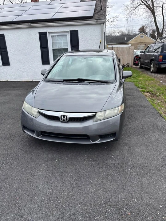 2011 Honda Civic 8th Gen - Image 2 of 5