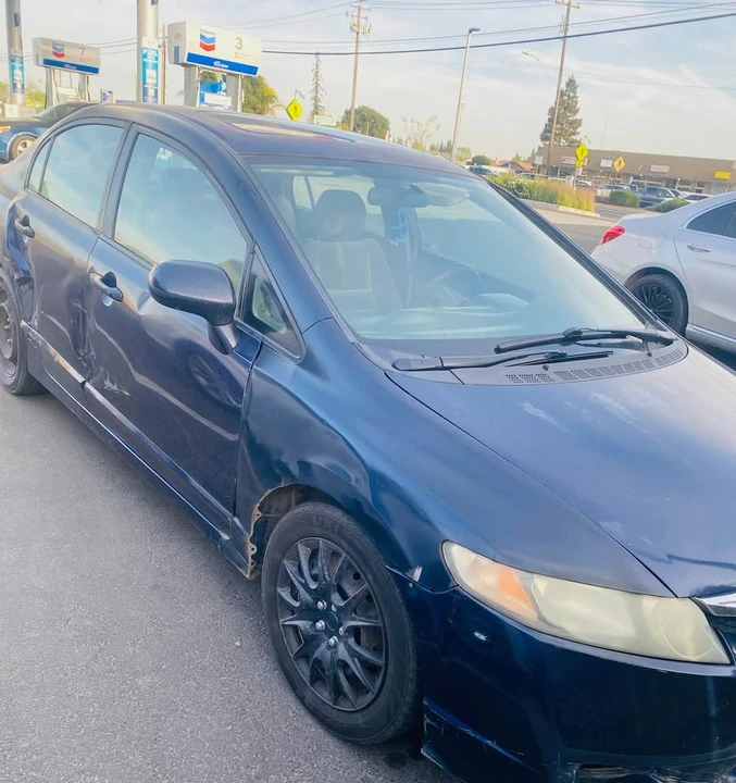 2011 Honda Civic 8th Gen - Image 3 of 4