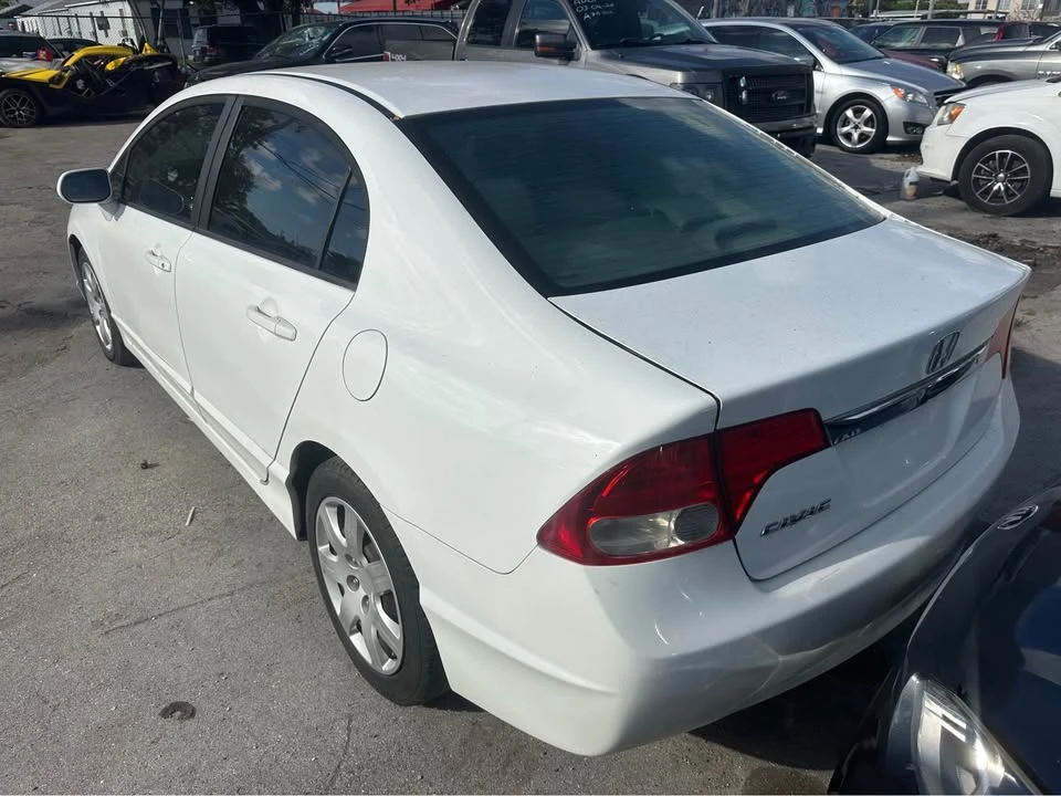 2011 Honda Civic 8th Gen - Image 6 of 12