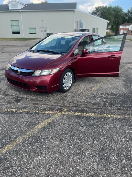 2011 Honda Civic 8th Gen - Image 3 of 3