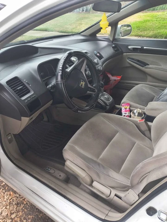 2011 Honda Civic 8th Gen - Image 2 of 4