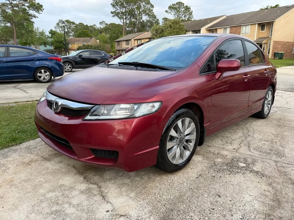 2011 Honda Civic 8th Gen - Image 2 of 8