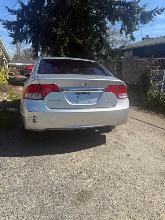 2011 Honda Civic 8th Gen - Image 2 of 7