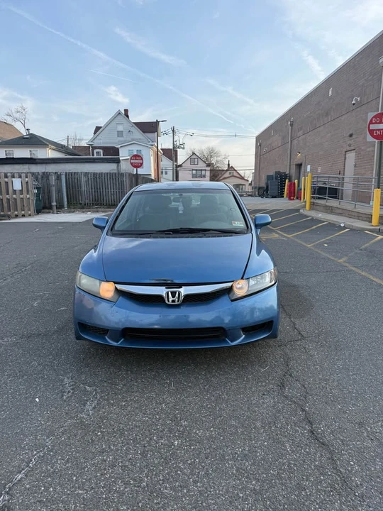 2011 Honda Civic 8th Gen - Image 2 of 8