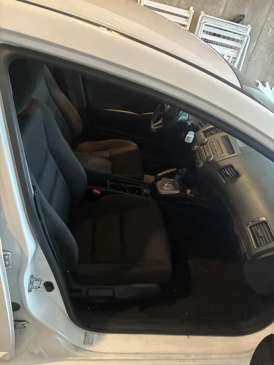 2011 Honda Civic 8th Gen - Image 7 of 16