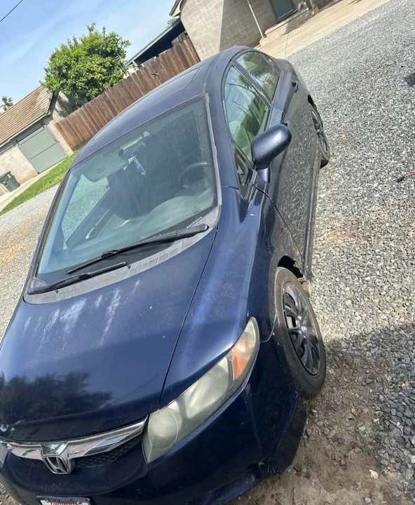2011 Honda Civic 8th Gen - Image 2 of 4