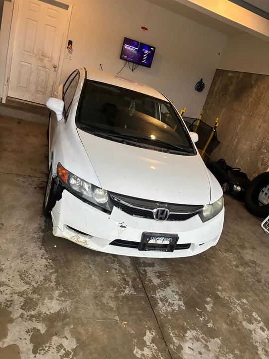 2011 Honda Civic 8th Gen - Image 2 of 16