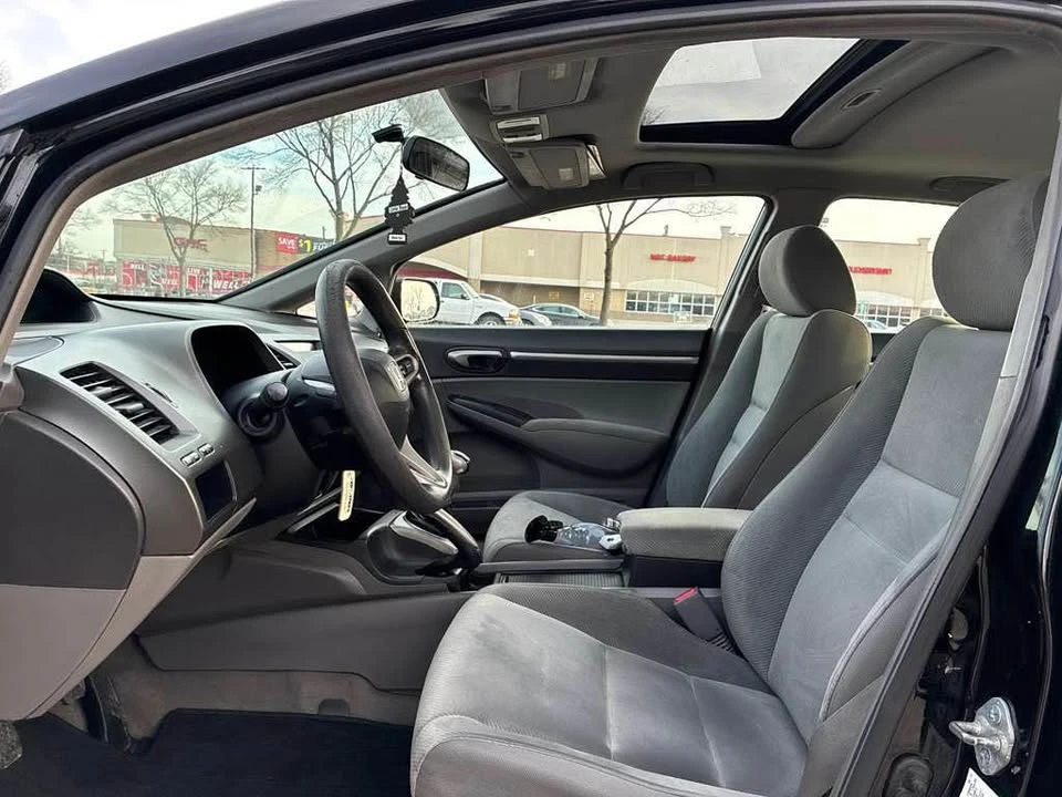 2011 Honda Civic 8th Gen - Image 8 of 12