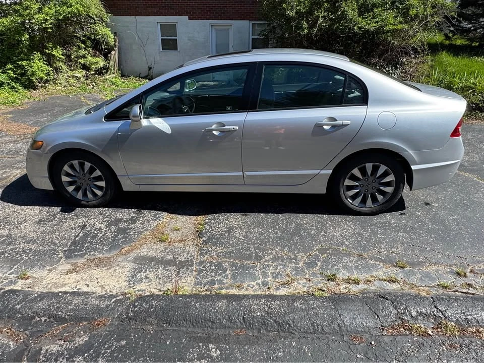 2011 Honda Civic 8th Gen - Image 4 of 6