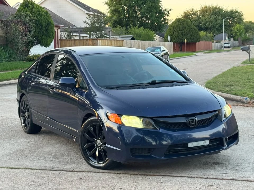 2011 Honda Civic 8th Gen - Image 2 of 13