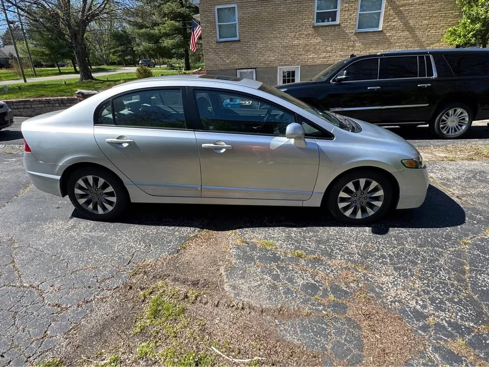 2011 Honda Civic 8th Gen - Image 3 of 6