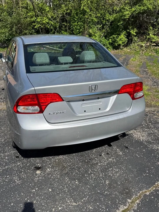2011 Honda Civic 8th Gen - Image 2 of 6