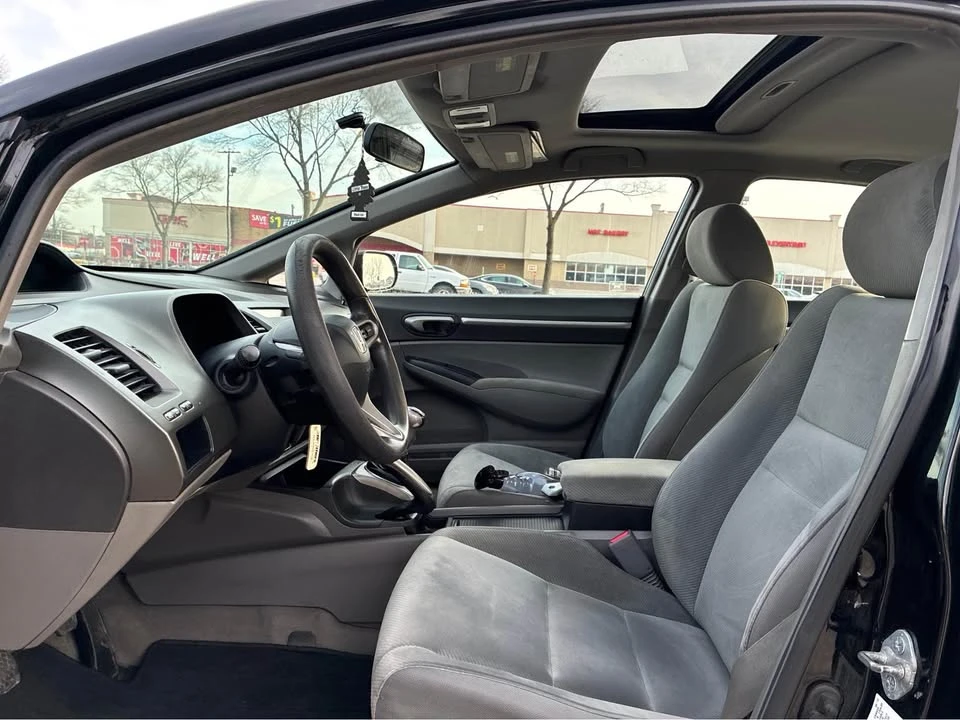 2011 Honda Civic 8th Gen - Image 8 of 12