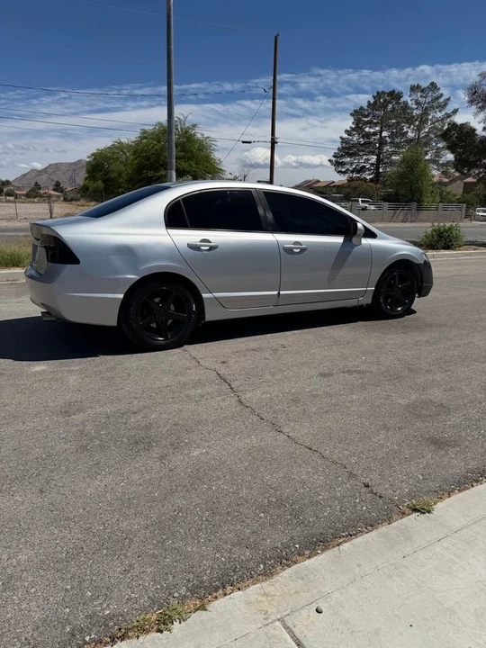 2011 Honda Civic 8th Gen - Image 7 of 11