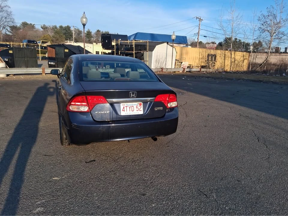 2011 Honda Civic 8th Gen - Image 5 of 9