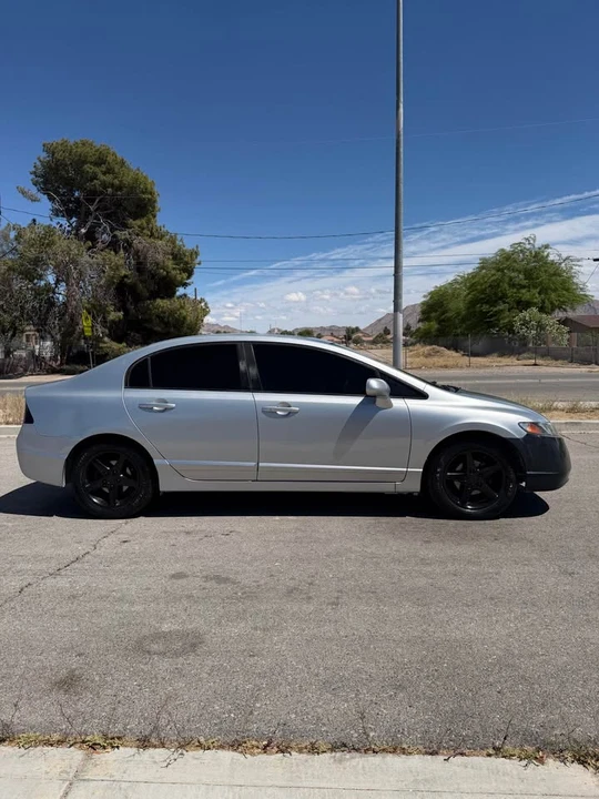 2011 Honda Civic 8th Gen - Image 2 of 11
