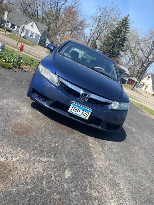 2011 Honda Civic 8th Gen - Image 2 of 7