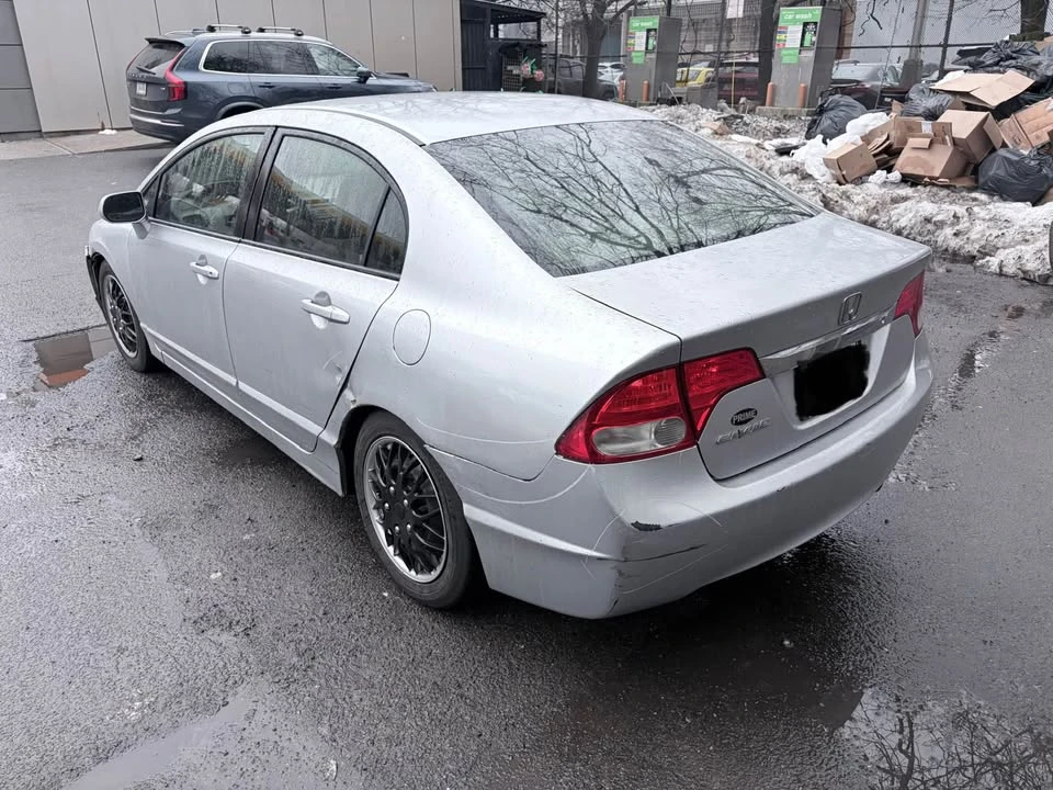 2011 Honda Civic 8th Gen - Image 2 of 4