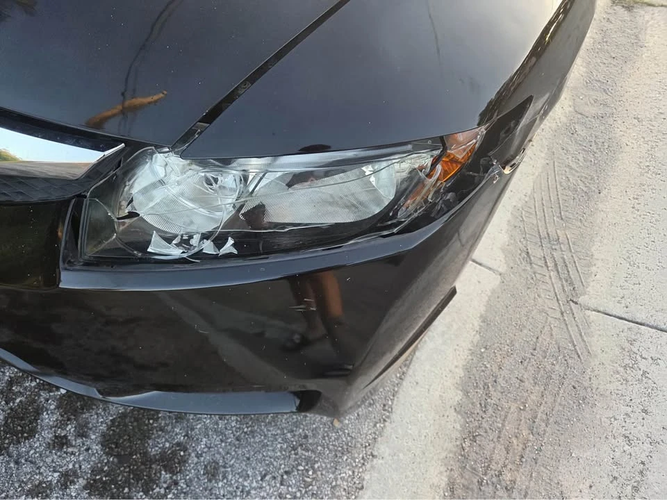 2011 Honda Civic 8th Gen - Image 2 of 8