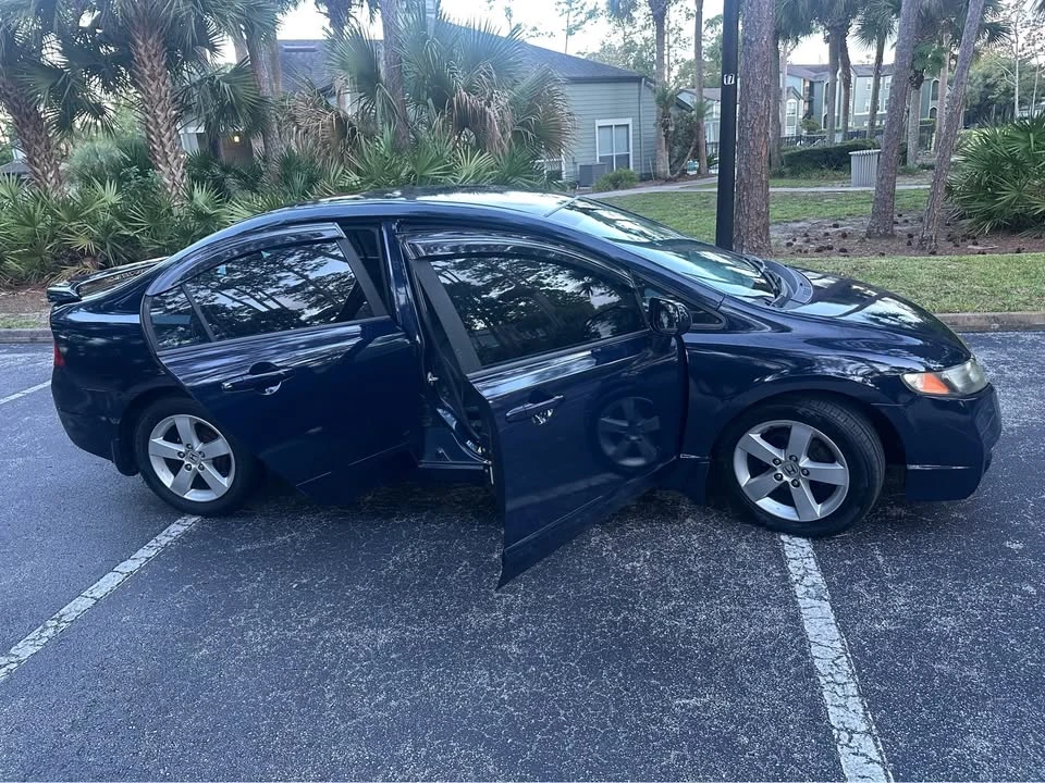 2011 Honda Civic 8th Gen - Image 8 of 20