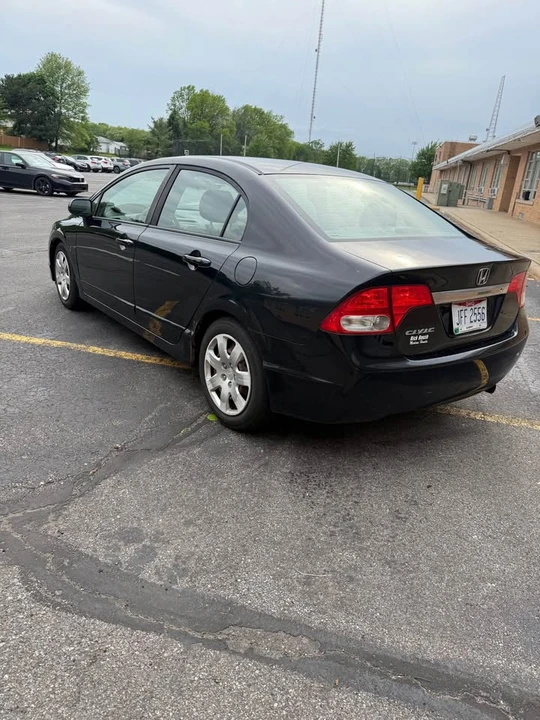 2011 Honda Civic 8th Gen - Image 3 of 11