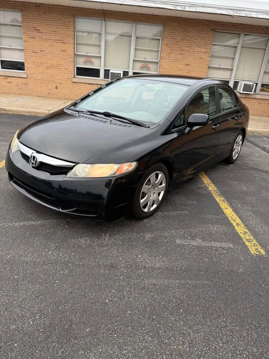 2011 Honda Civic 8th Gen - Image 2 of 11