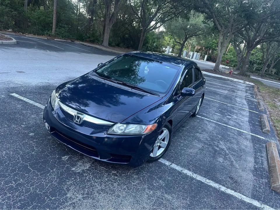 2011 Honda Civic 8th Gen - Image 2 of 20