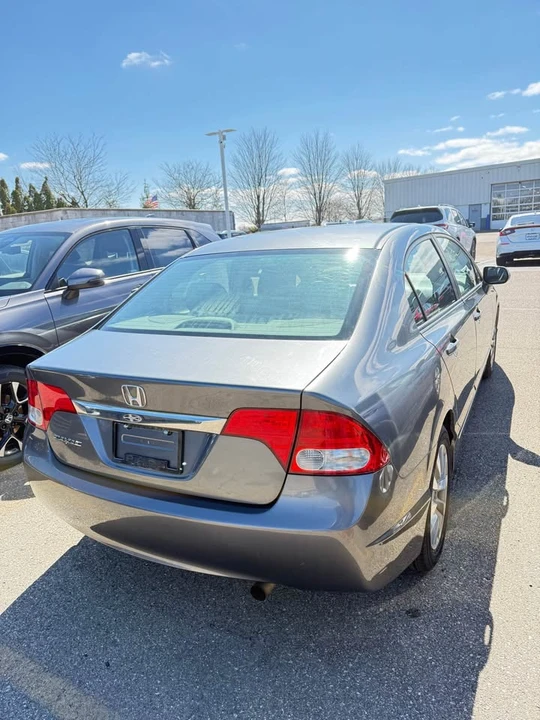 2011 Honda Civic 8th Gen - Image 3 of 7