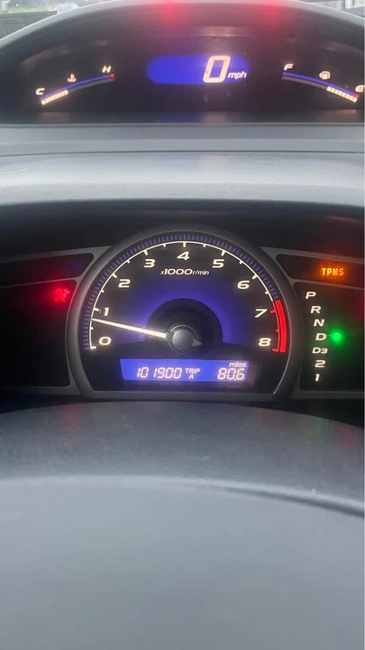 2011 Honda Civic 8th Gen - Image 2 of 2