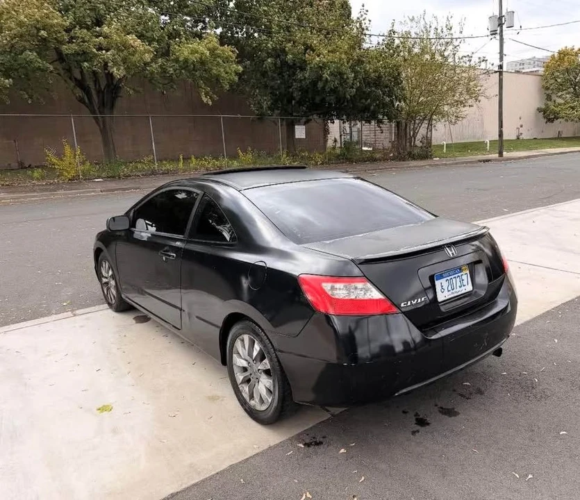 2011 Honda Civic 8th Gen - Image 4 of 5