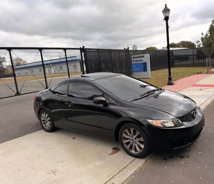 2011 Honda Civic 8th Gen - Image 3 of 5
