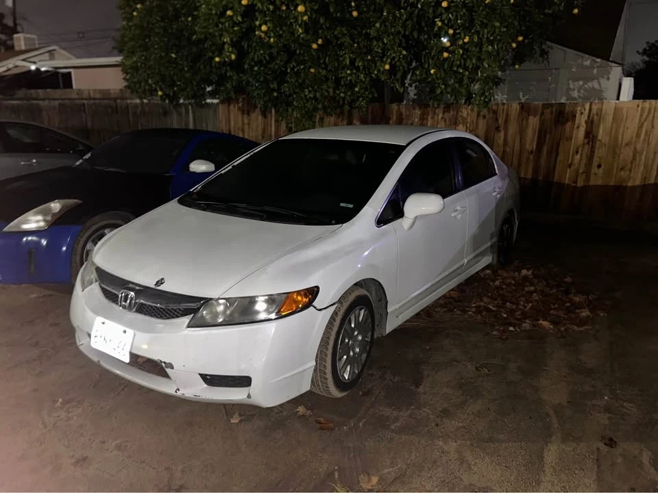 2011 Honda Civic 8th Gen - Image 2 of 4