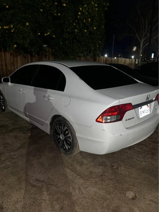 2011 Honda Civic 8th Gen - Image 3 of 4