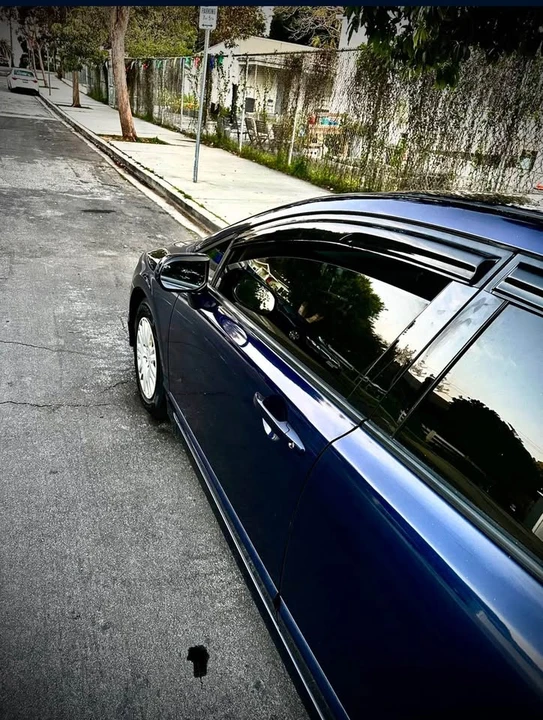 2011 Honda Civic 8th Gen - Image 3 of 5