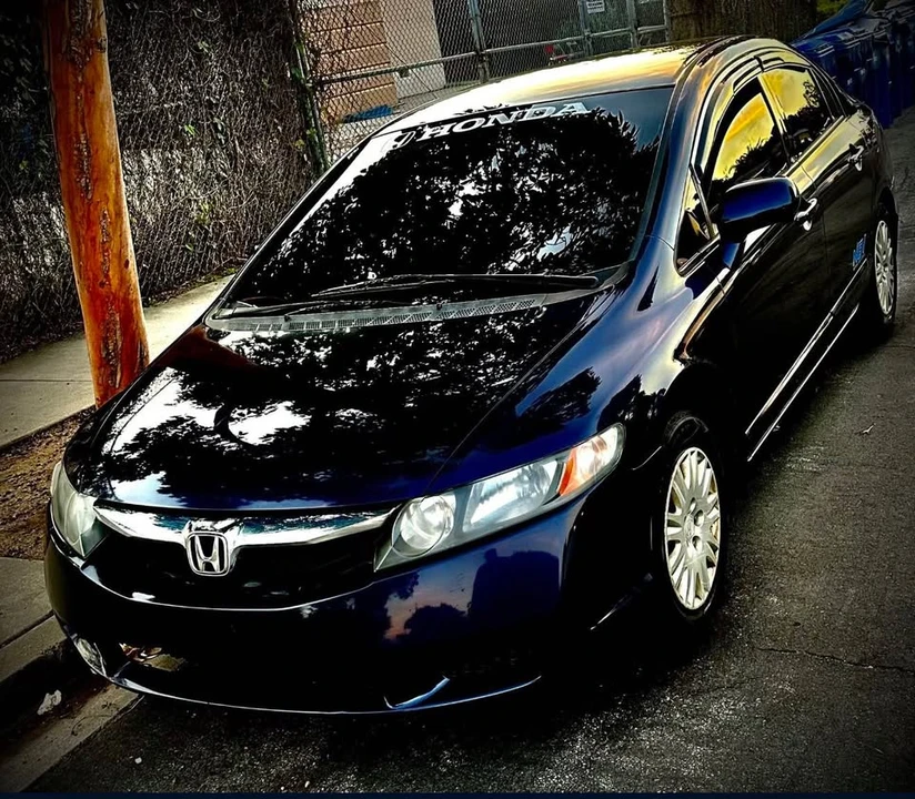 2011 Honda Civic 8th Gen - Image 2 of 5